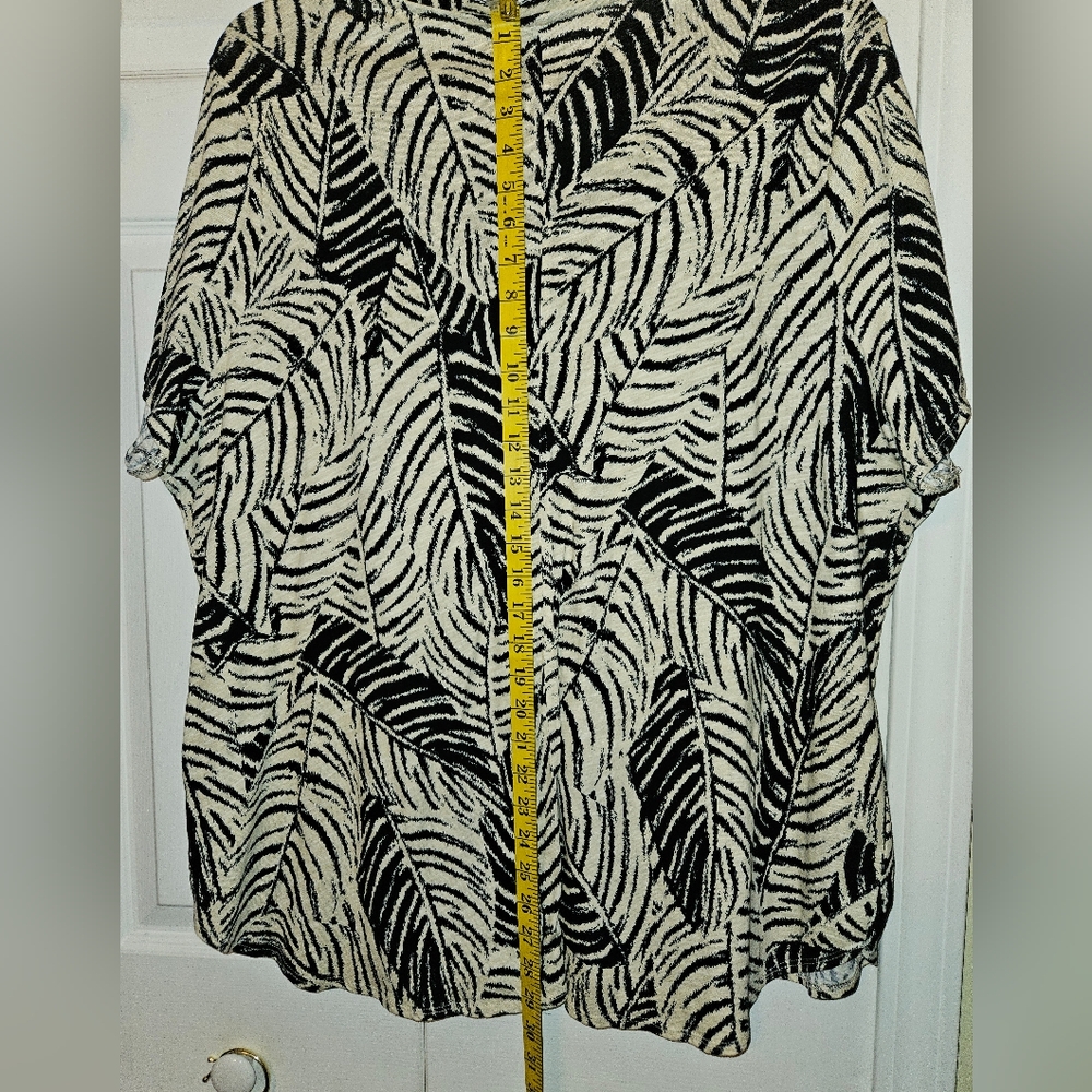 #471- Cynthia Rowley- Leaf Patterned Black and Cream Women's Top.Size:3X - Picture 4 of 5